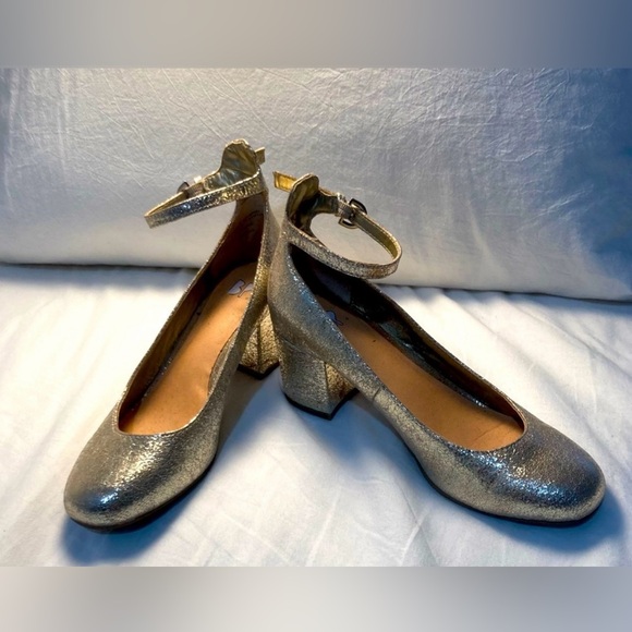 CLEARANCE BP Crackled Gold Women’s Heels with Buckle Shoes - size 5 1/2 - Picture 1 of 5